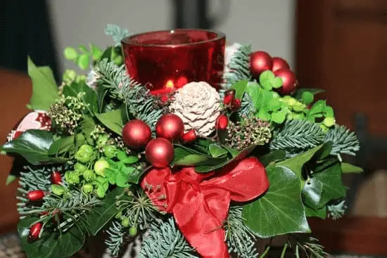 Benefits of making Christmas centrepieces with recycled material