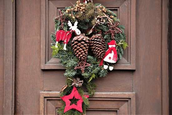 Original Christmas crafts - other Door Decoration Ideas for Christmas