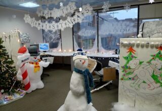 9 Ideas For Christmas Decorations at Your Workplace